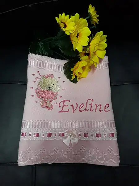 Bordado floral exclusivo